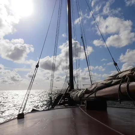 Hotel na wodzie Authentic Ship 